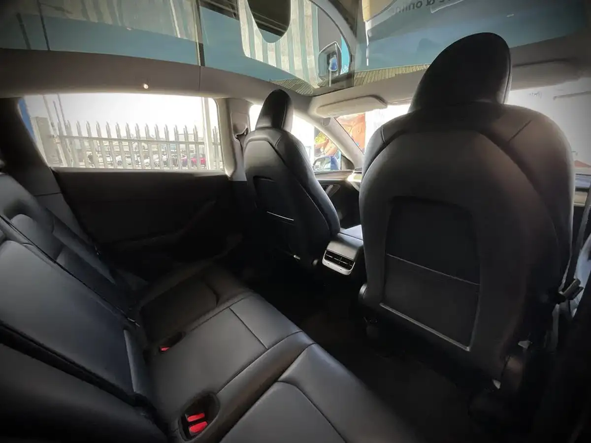 2022-tesla-model-y-e-long-range-big-9
