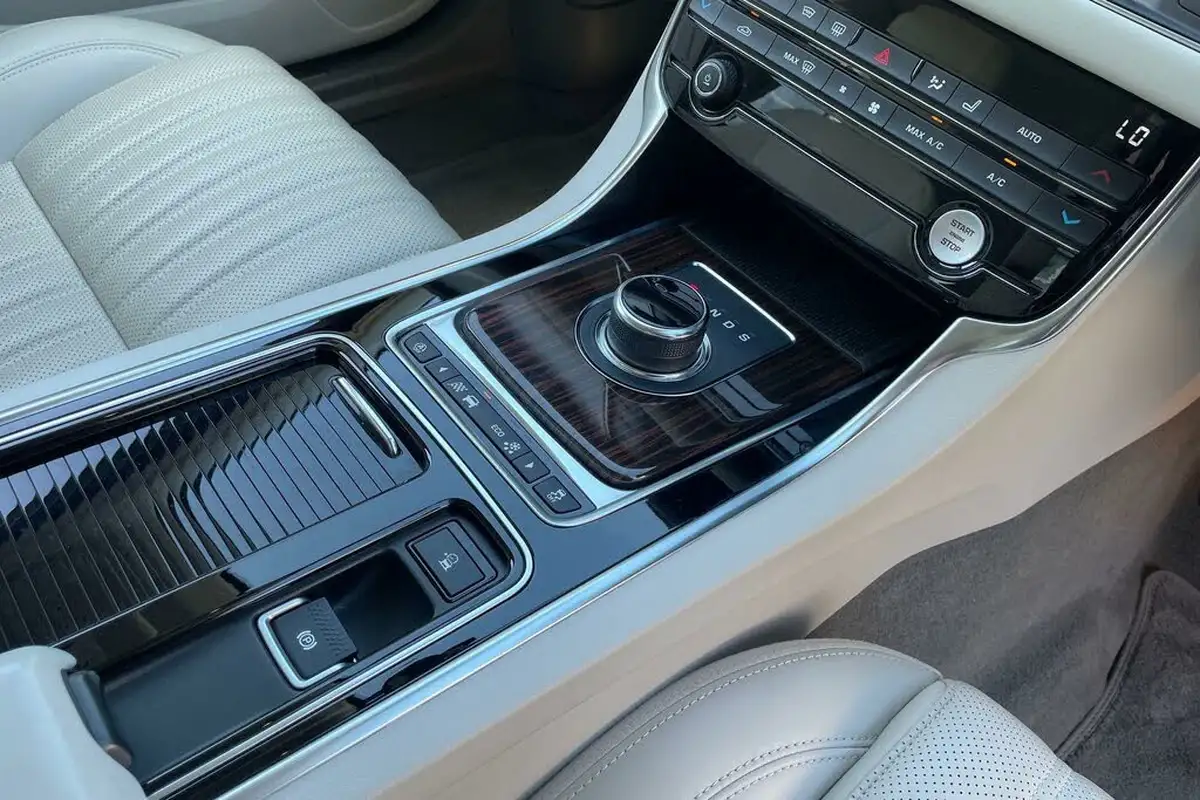 2018-jaguar-xf-20i-portfolio-250ps-saloon-4d-1998cc-big-18