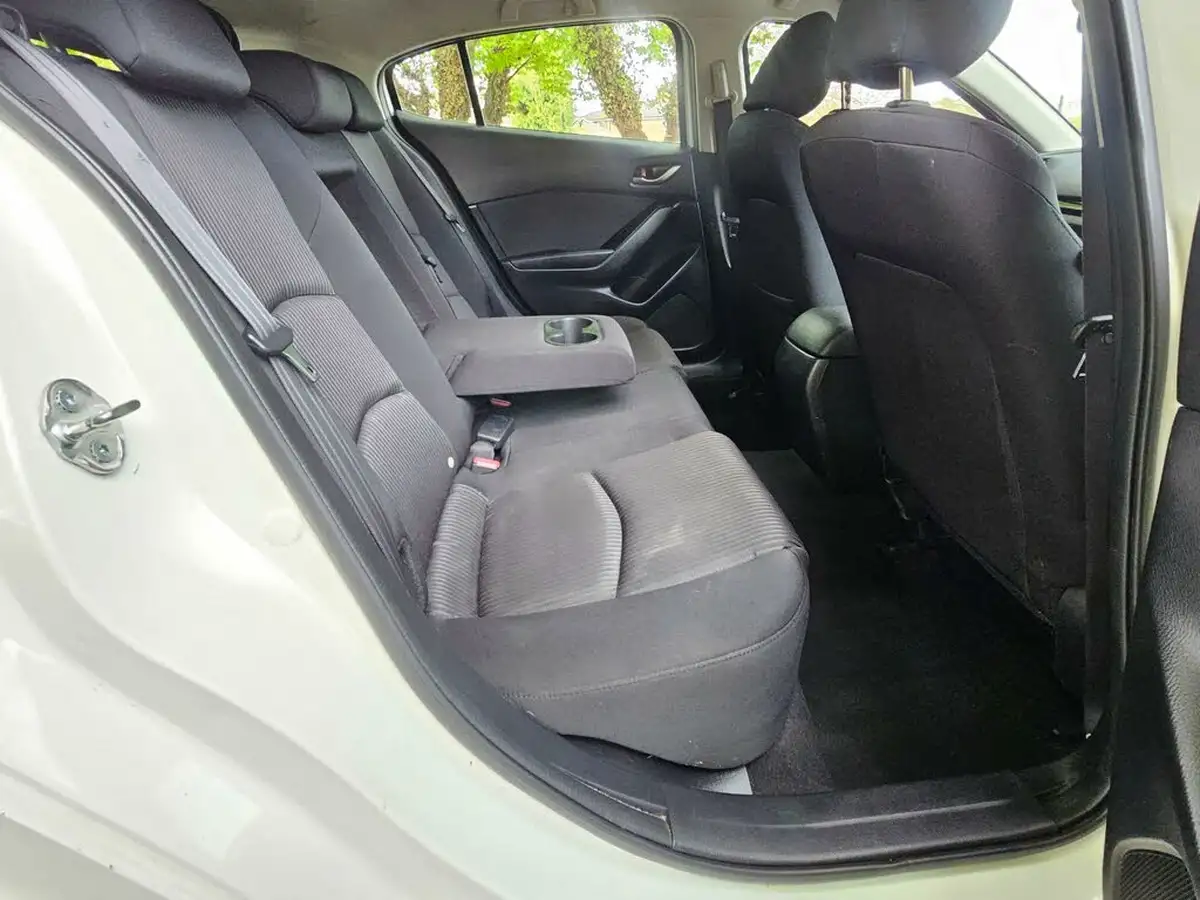 2015-mazda-mazda3-20-se-hatchback-5d-big-21