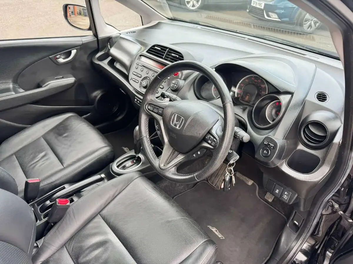 2014-honda-jazz-14-exl-cvt-big-10