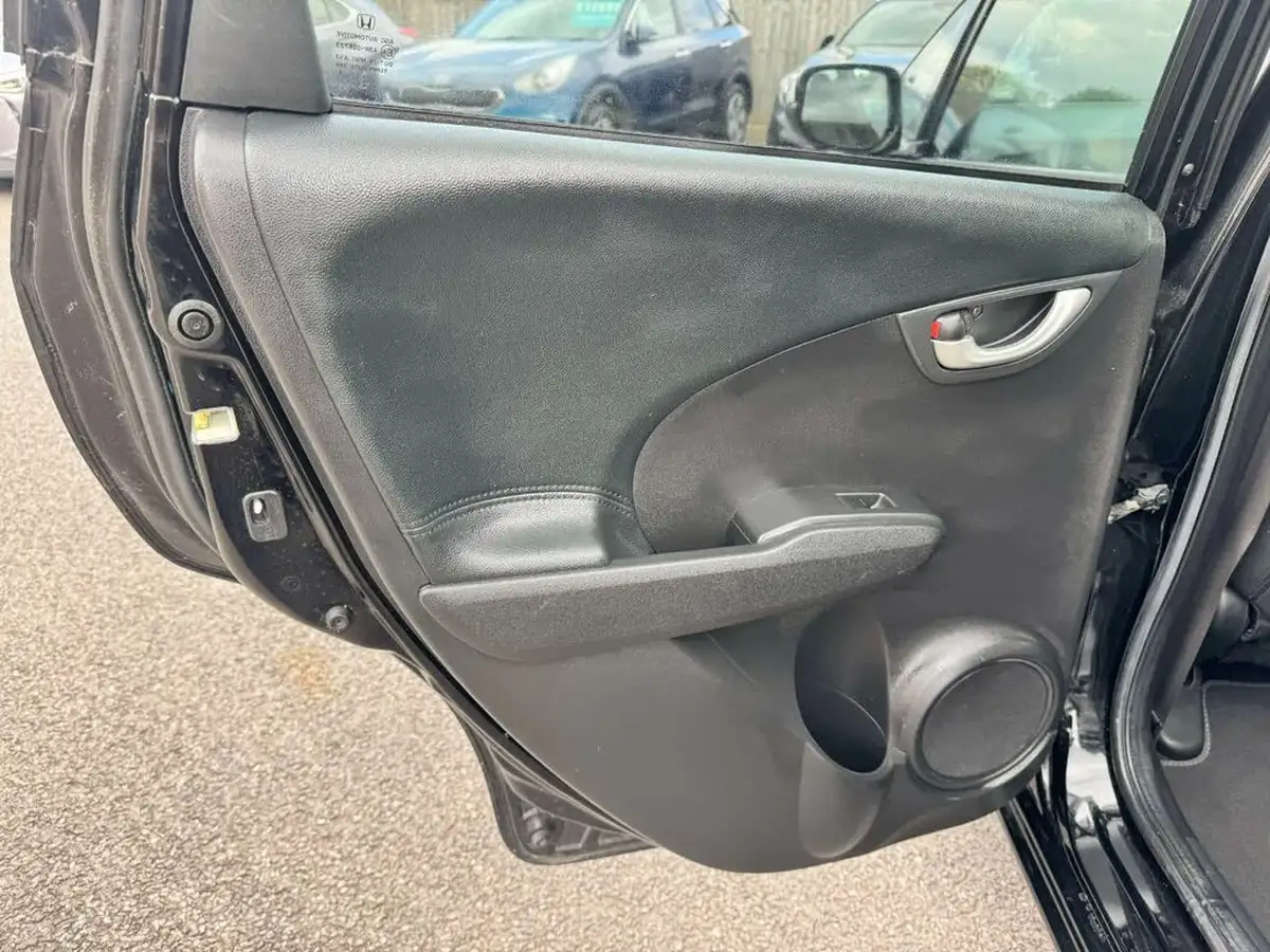 2014-honda-jazz-14-exl-cvt-big-34