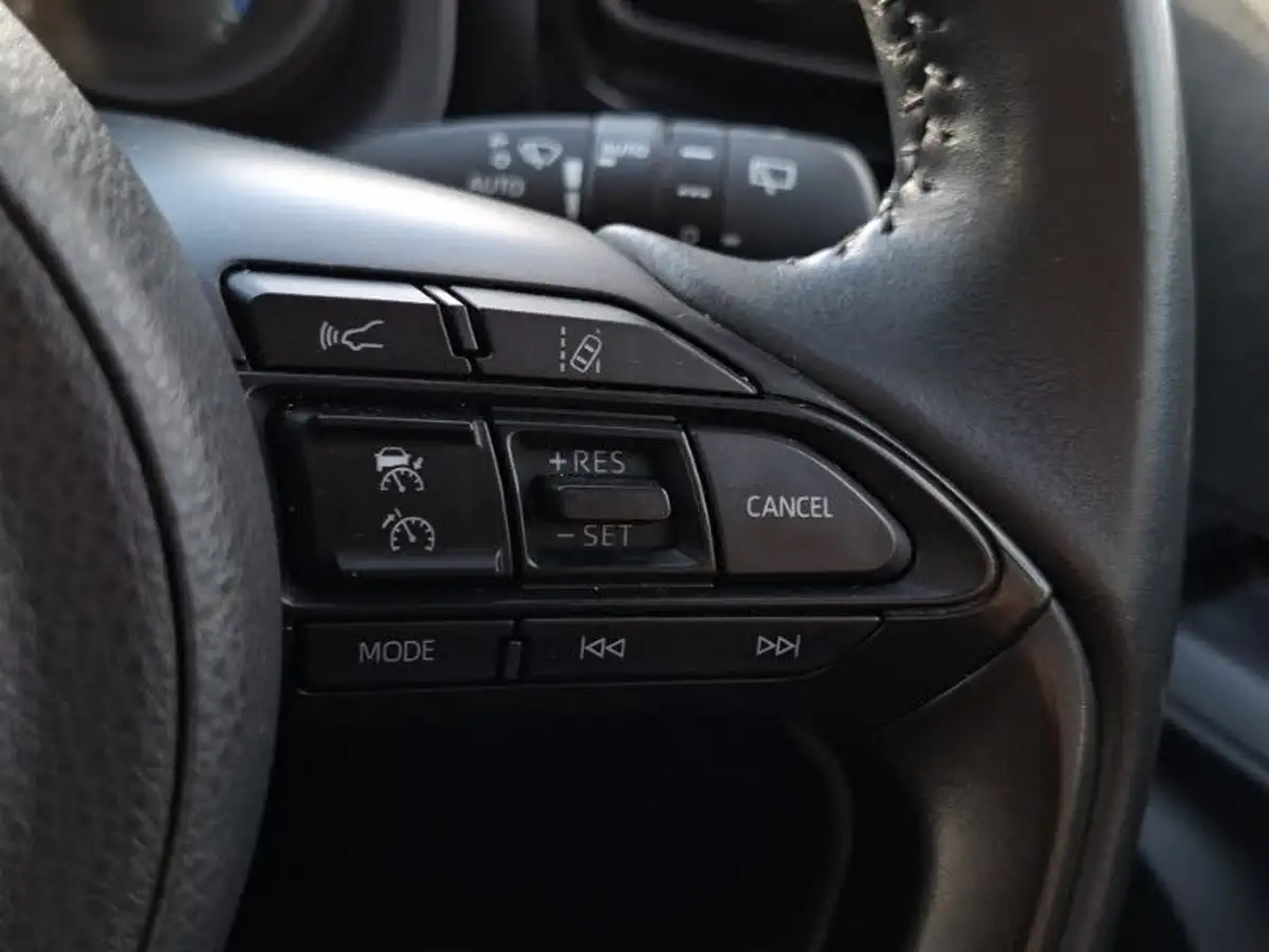 2022-toyota-yaris-cross-15-vvt-i-icon-big-12