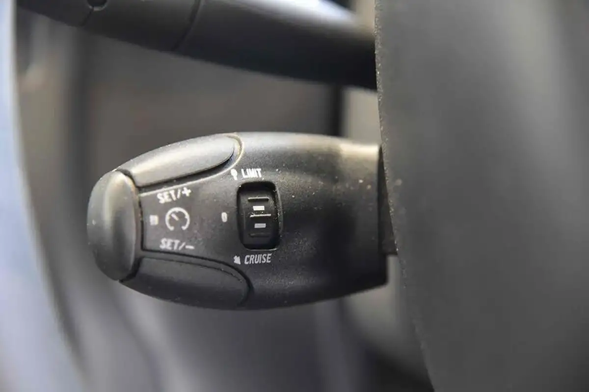 2013-citroen-c3-picasso-14-selection-big-15