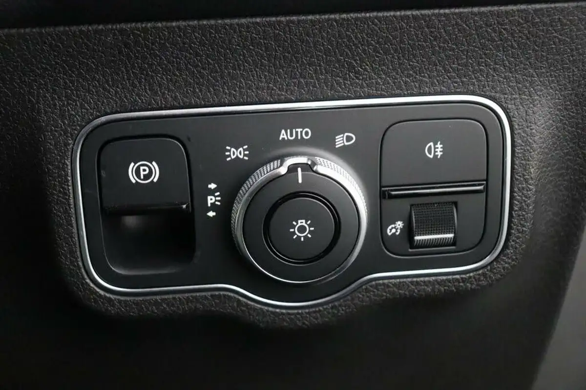 2021-mercedes-benz-glb-class-13-glb-200-amg-line-premium-plus-driving-assistance-big-20