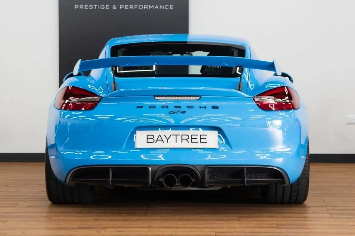 2016-porsche-cayman-38-gt4-big-19