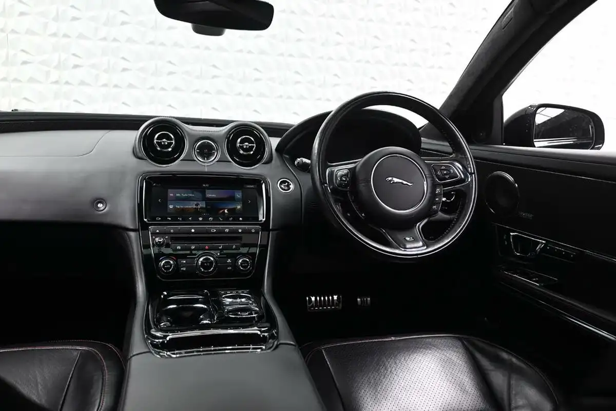 2018-jaguar-xj-series-30td-xj-r-sport-30tdv6-296bhp-big-14