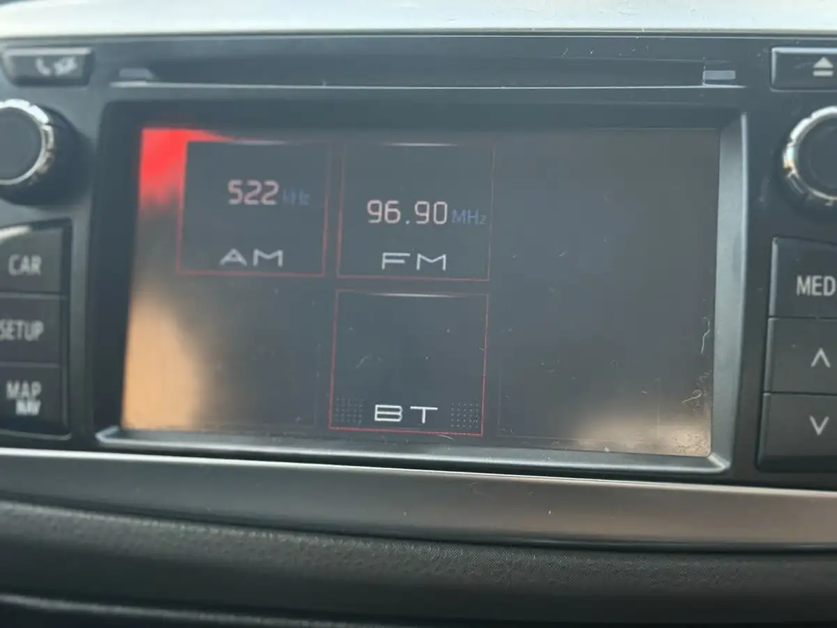 2012-toyota-yaris-133-tr-vvt-i-5d-big-21