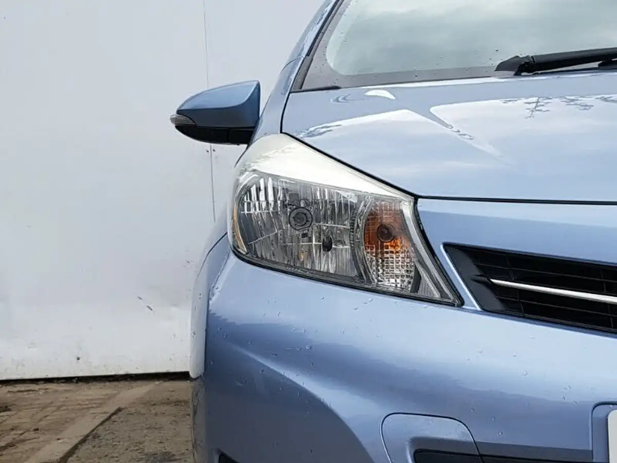 2014-toyota-yaris-133-icon-smart-pack-big-18