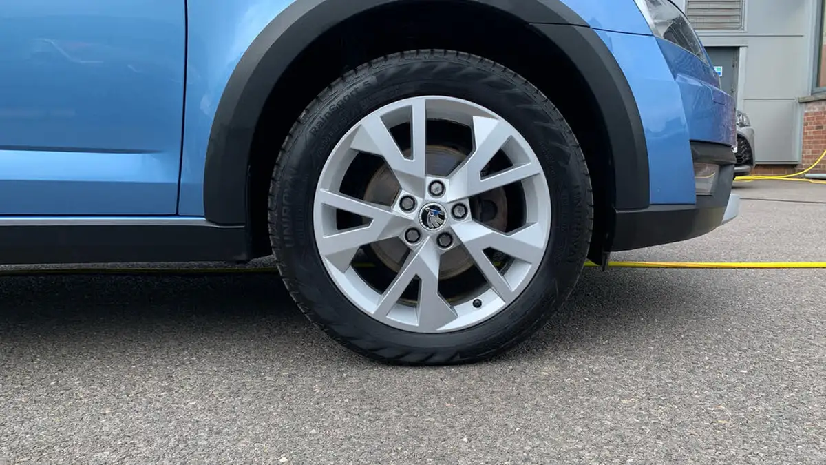 2017-skoda-octavia-20tdi-scout-150ps-big-16