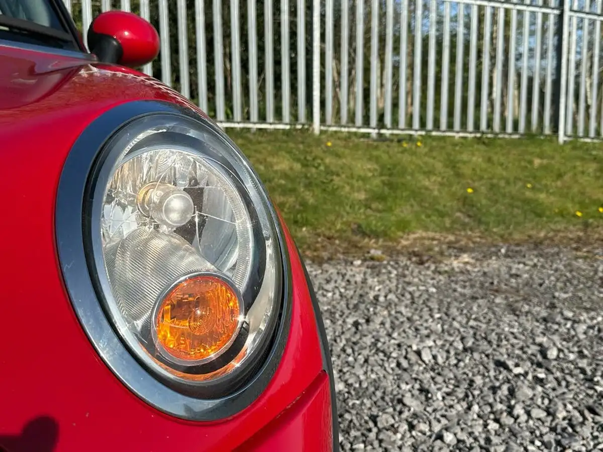 2012-mini-cooper-16-one-98bhp-hatchback-3d-big-5
