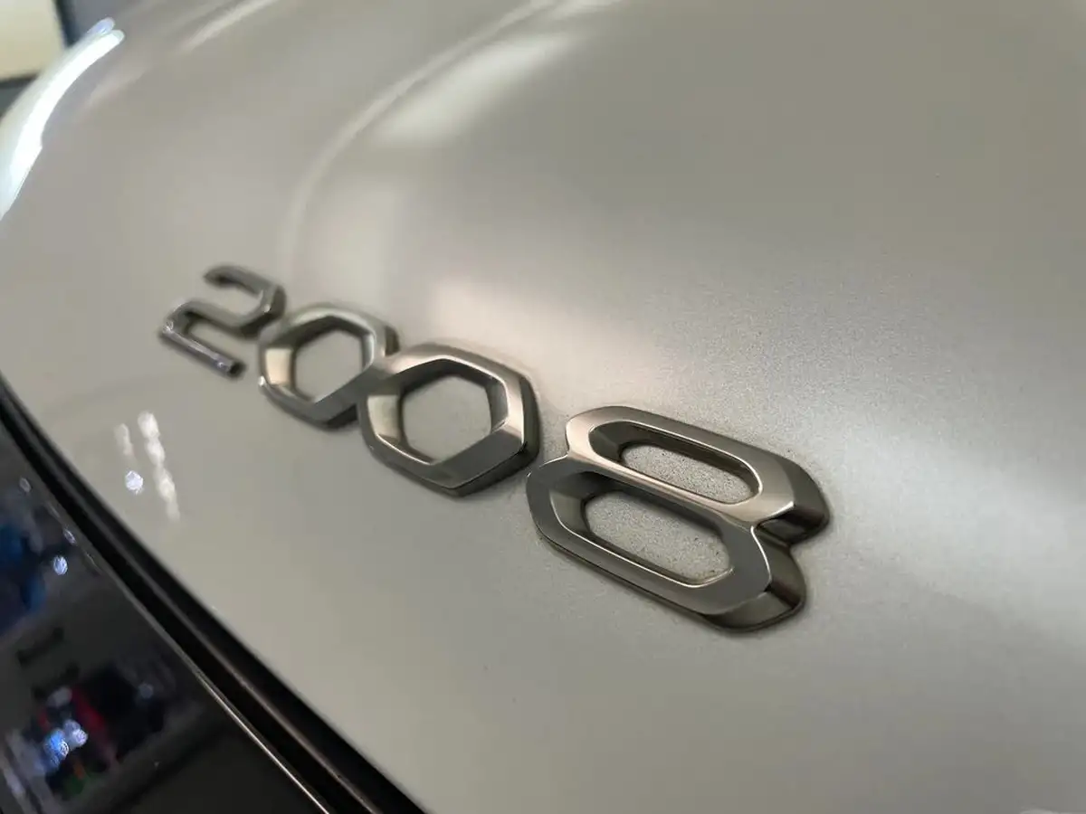 2020-peugeot-2008-suv-12-puretech-gt-line-eat8-big-9