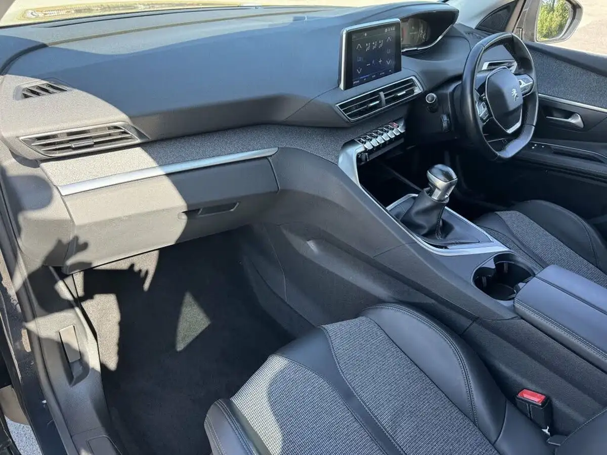 2018-peugeot-3008-suv-12-puretech-allure-big-30