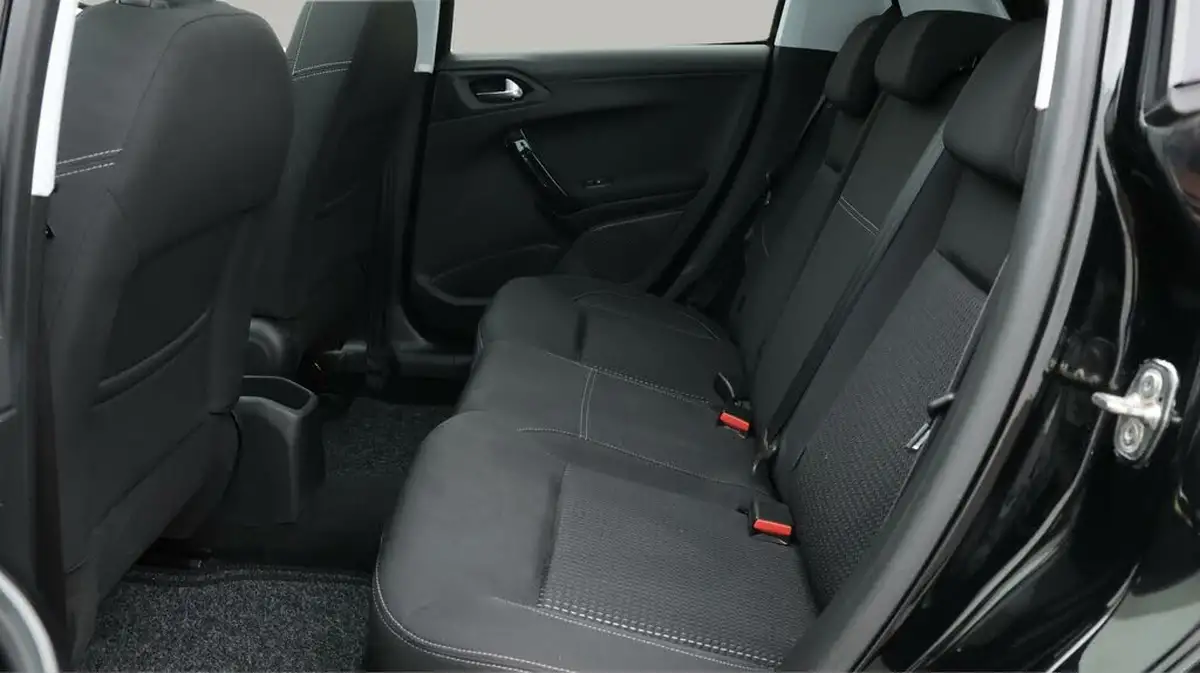 2019-peugeot-208-12-puretech-tech-edition-82bhp-big-16