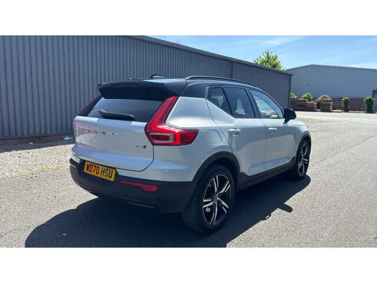 2020-volvo-xc40-20-b4-r-design-awd-big-26