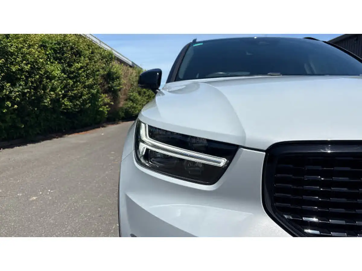 2020-volvo-xc40-20-b4-r-design-awd-big-22