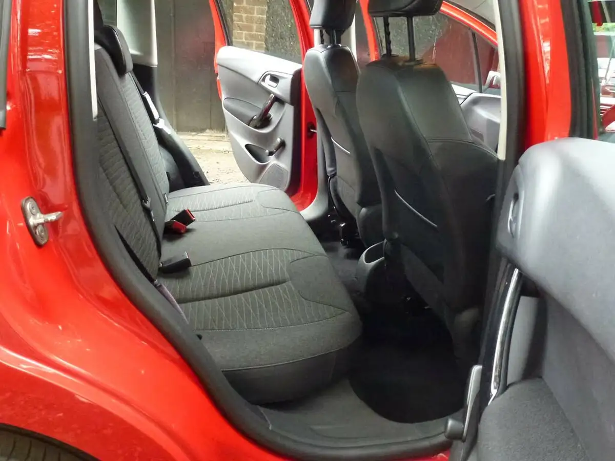 2016-citroen-c3-10-edition-big-9
