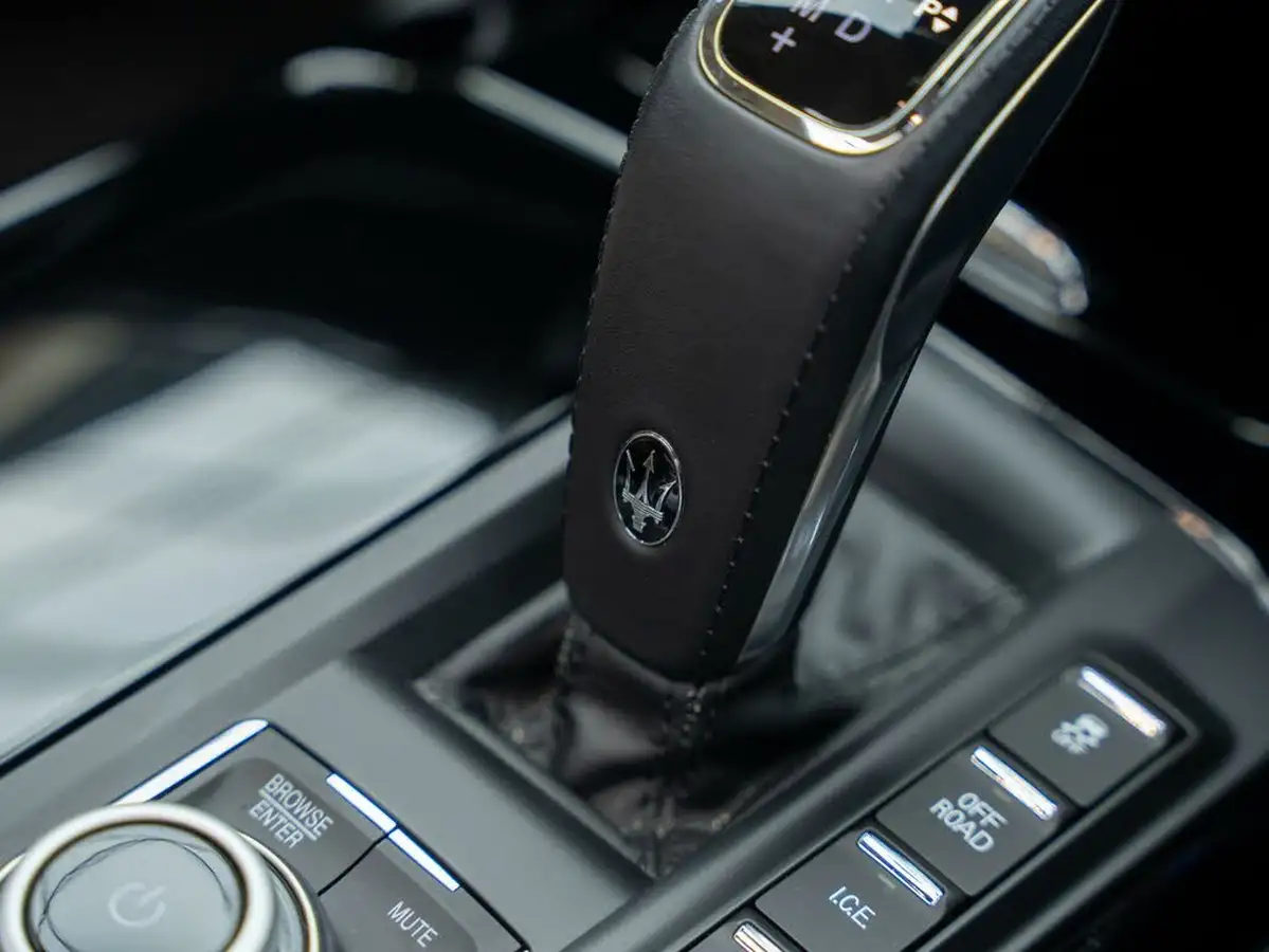 2021-maserati-levante-20-gt-big-15