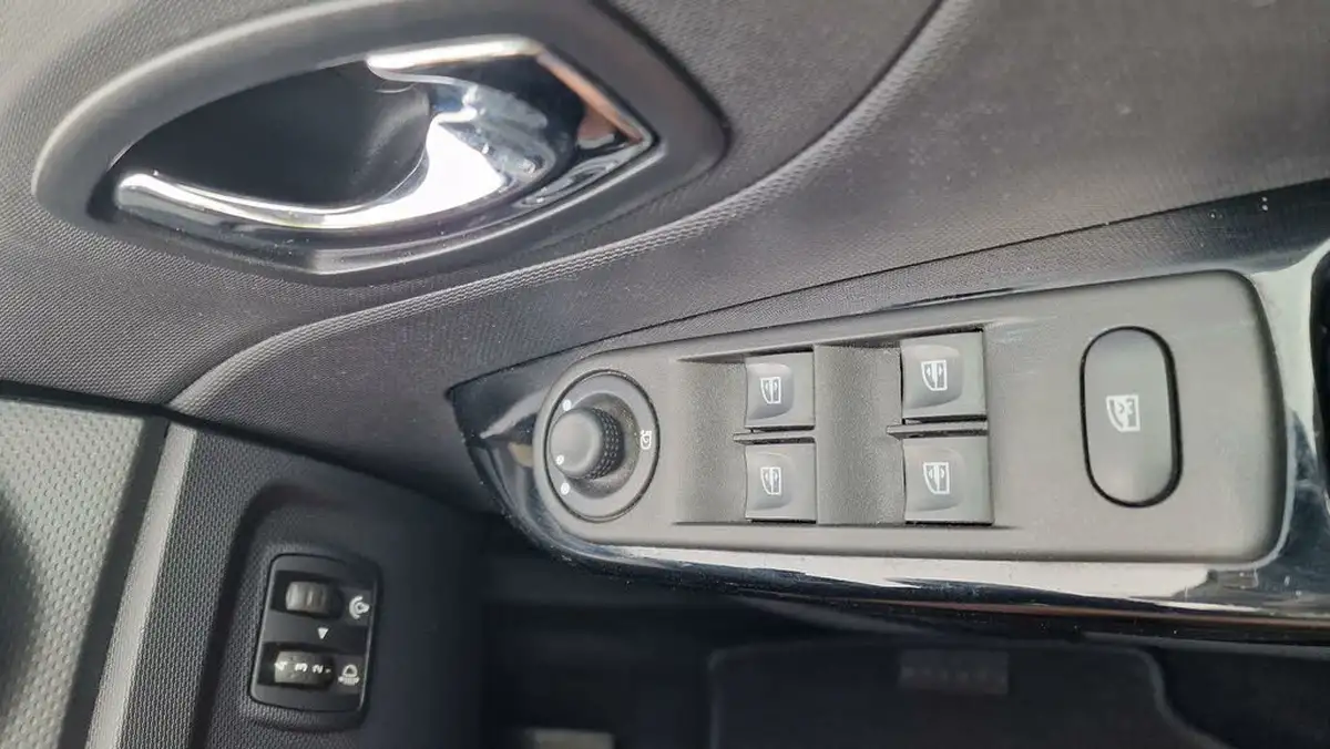 2015-renault-captur-15dci-dynamique-s-90bhp-edc-auto-big-16