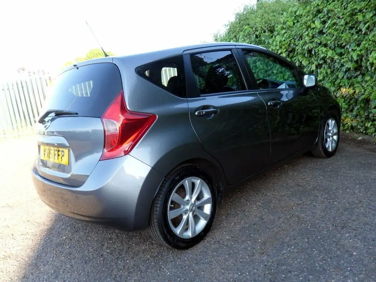 2015-nissan-note-12-tekna-big-9
