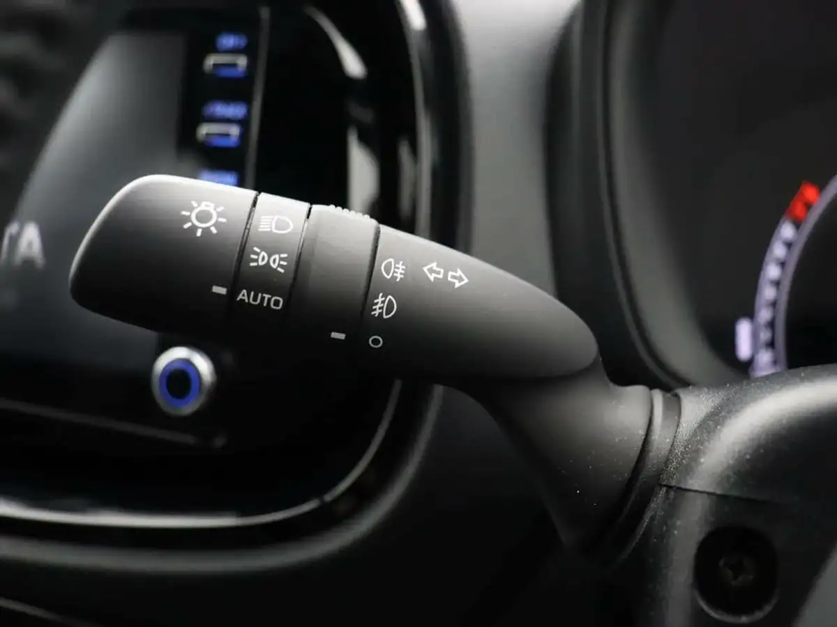2023-toyota-aygo-x-10-vvt-i-edge-big-40
