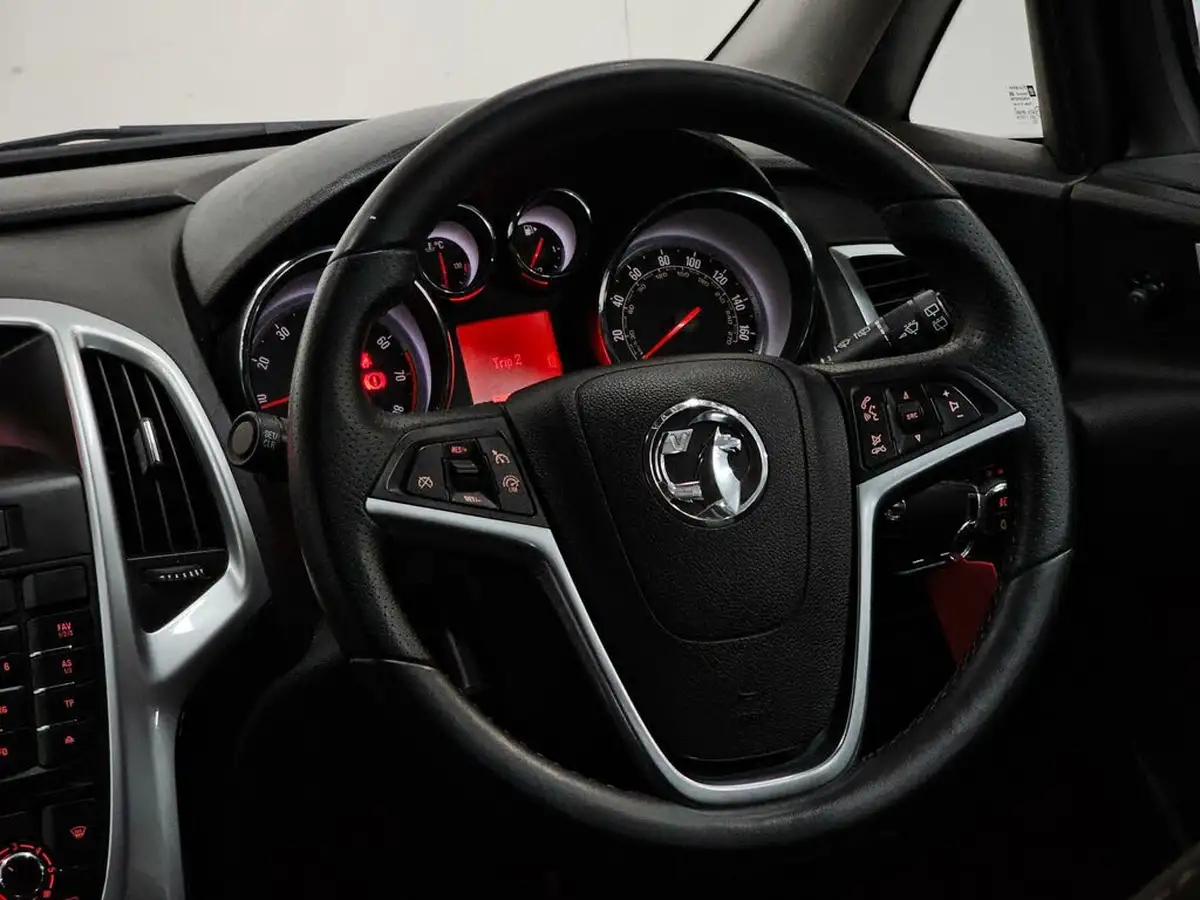 2013-vauxhall-astra-14-sri-turbo-140ps-1364cc-big-25