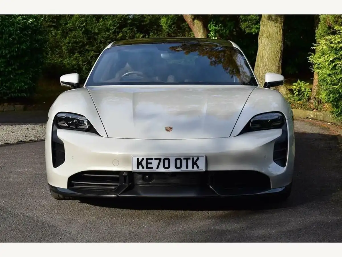 2020-porsche-taycan-e-turbo-s-big-7
