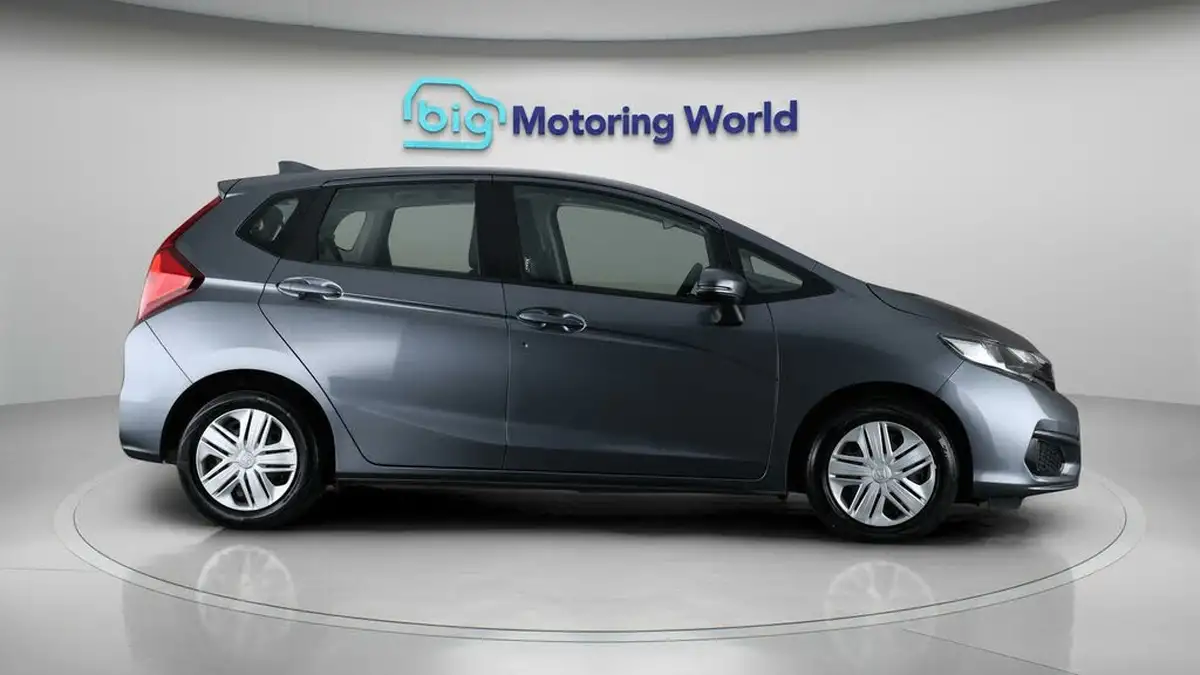 2019-honda-jazz-13-i-vtec-s-big-8