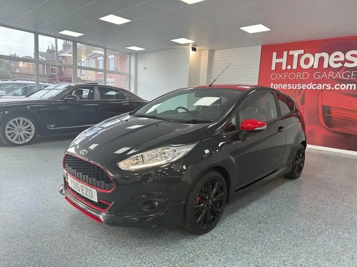 2015-ford-fiesta-10-zetec-s-black-edition-big-18