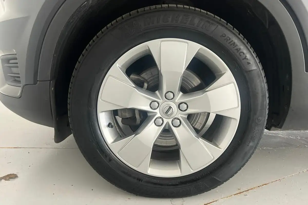 2021-volvo-xc40-20-b4-momentum-197bhp-awd-geartronic-big-4