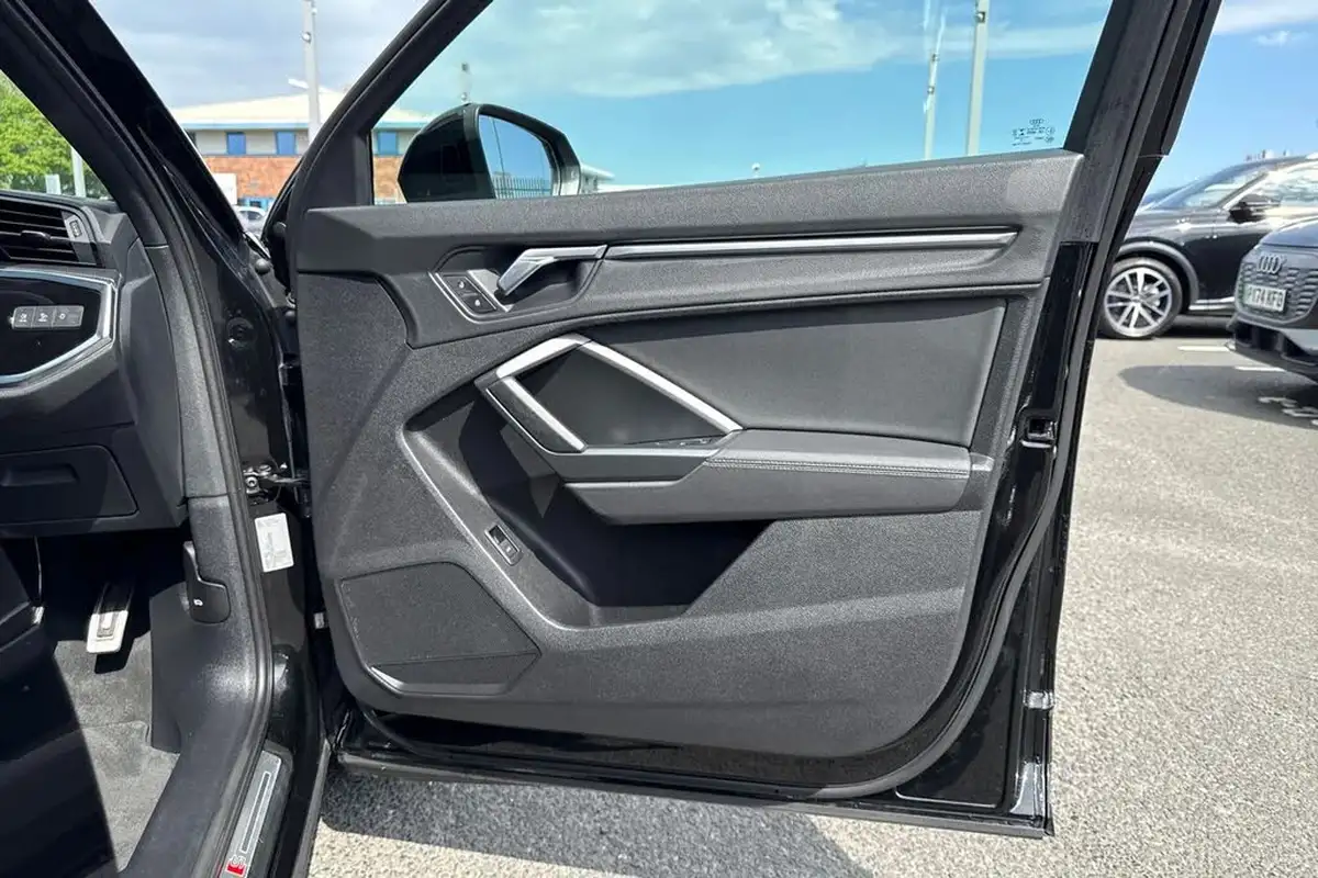 2019-audi-q3-20-40-tfsi-s-line-big-44