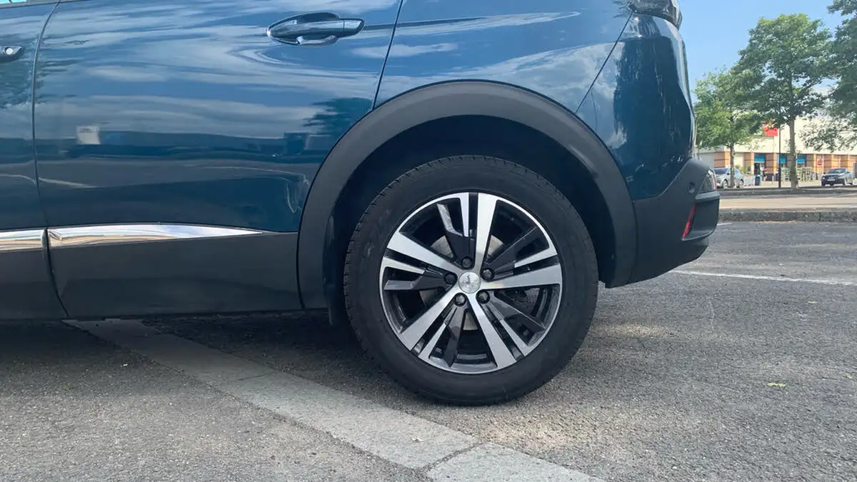 2022-peugeot-3008-suv-12-puretech-allure-premium-eat8-big-14