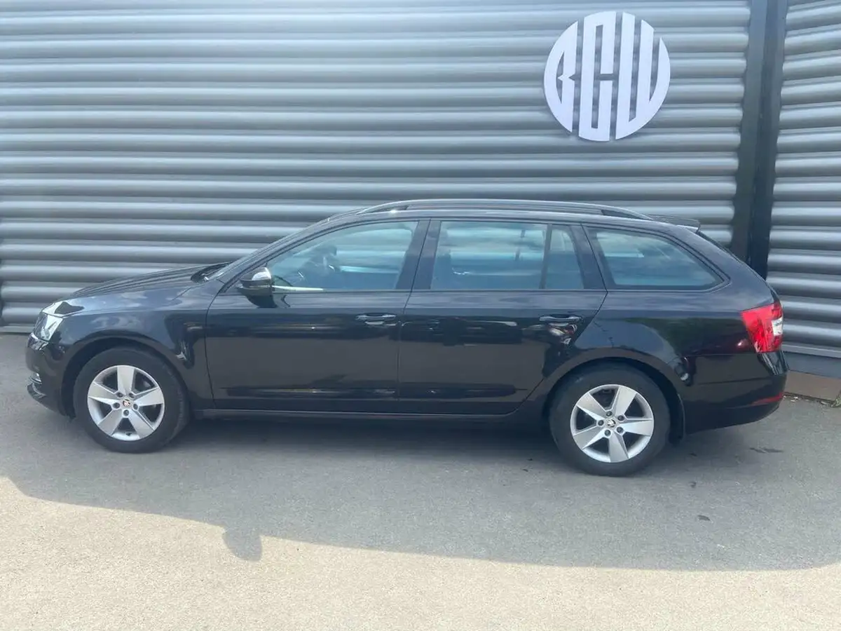 2018-skoda-octavia-16tdi-se-scr-estate-dsg-big-2