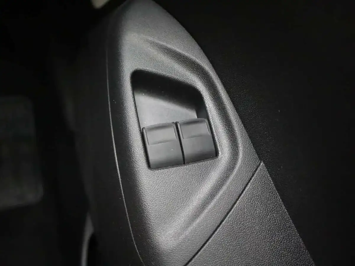 2018-citroen-c1-10-vti-feel-72ps-3d-big-30