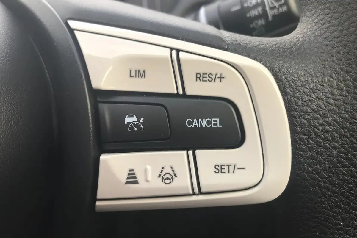 2022-honda-jazz-15-i-mmd-sr-109ps-big-17