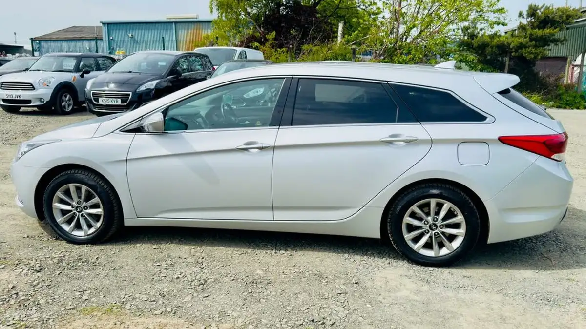 2016-hyundai-i40-17crdi-se-nav-115ps-estate-5d-big-6