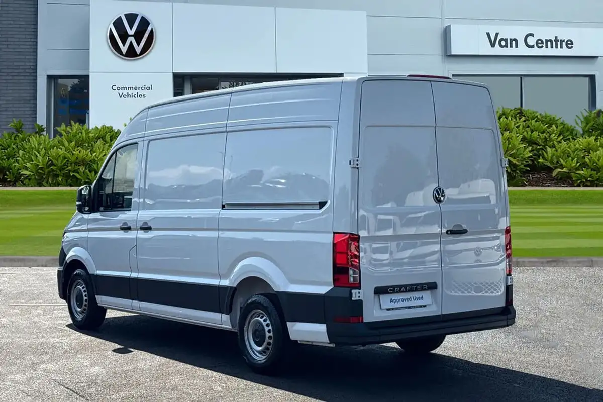 2024-volkswagen-crafter-20tdi-cr35-mwb-commerce-140pseu6d-panel-van-big-1