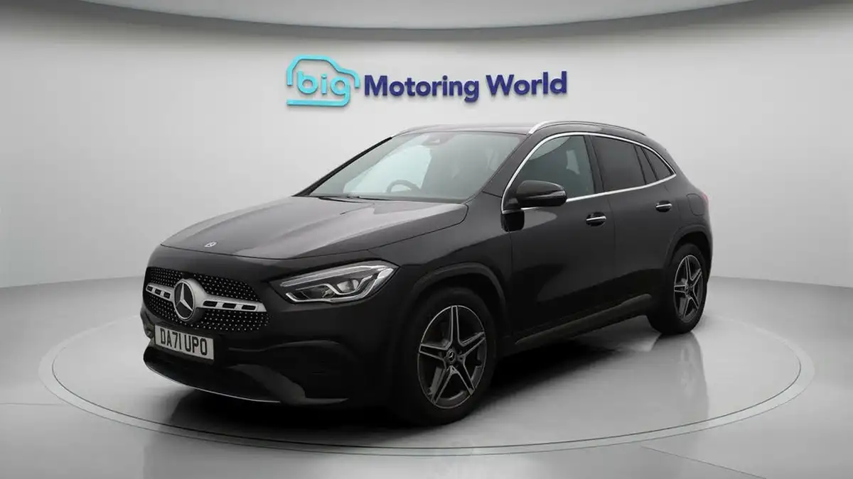 2022-mercedes-benz-gla-class-13-gla-180-amg-line-premium-big-3