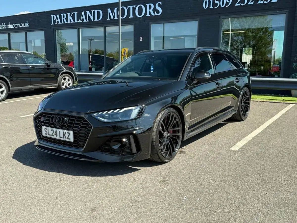 2024-audi-rs4-avant-29-tfsi-carbon-black-big-3