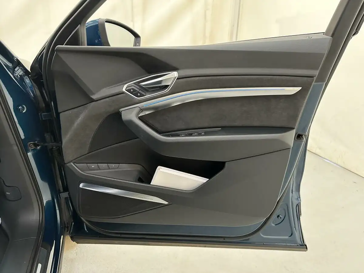 2020-audi-e-tron-50e-sport-big-10