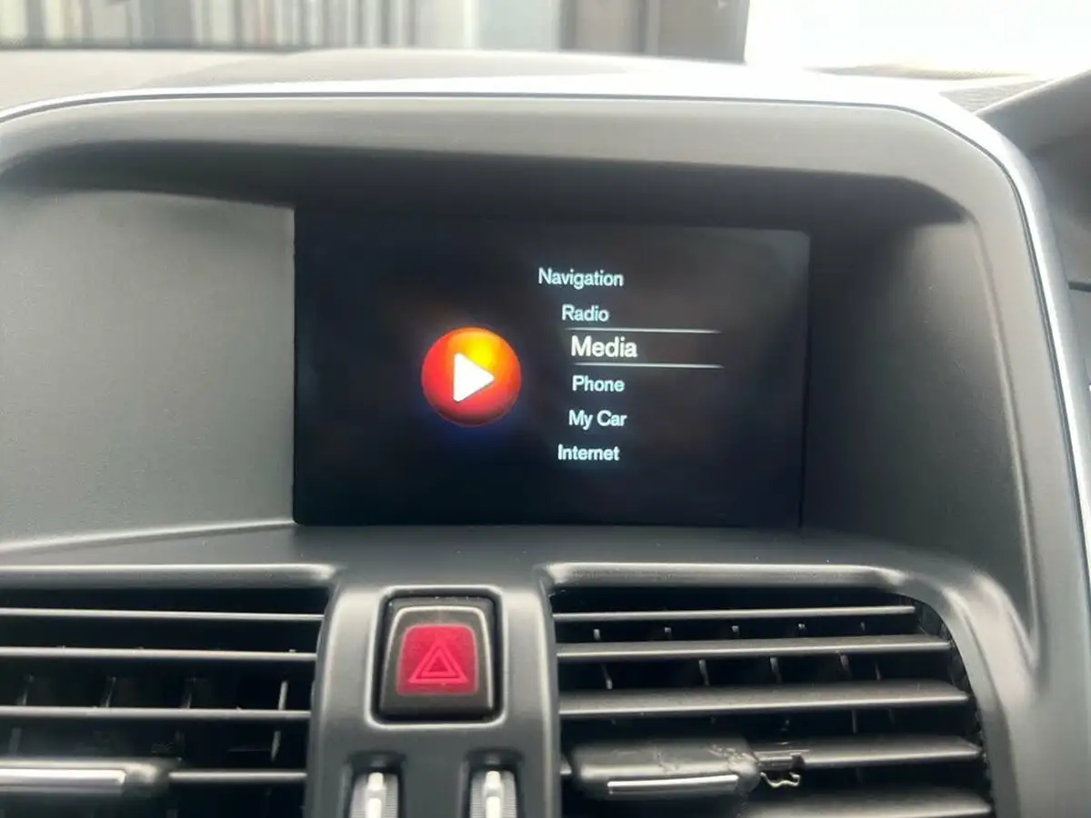 2014-volvo-xc60-24td-d4-r-design-lux-181bhp-nav-geartronic-big-25