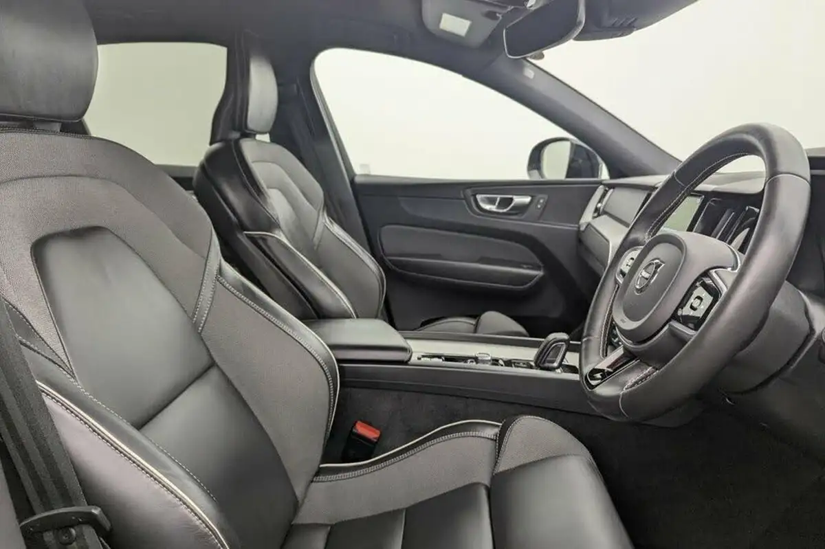 2020-volvo-xc60-20td-b4-r-design-awd-big-2