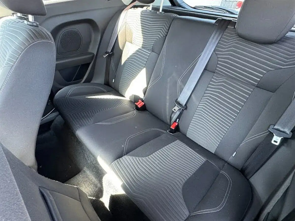 2013-ford-fiesta-125-zetec-3d-big-18