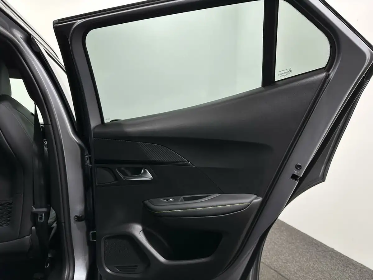2022-peugeot-2008-suv-12-puretech-gt-eat8-big-41
