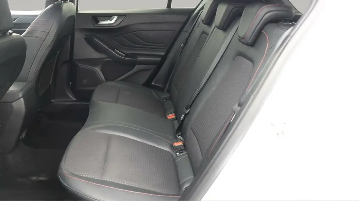 2019-ford-focus-10t-st-line-x-hatchback-big-15