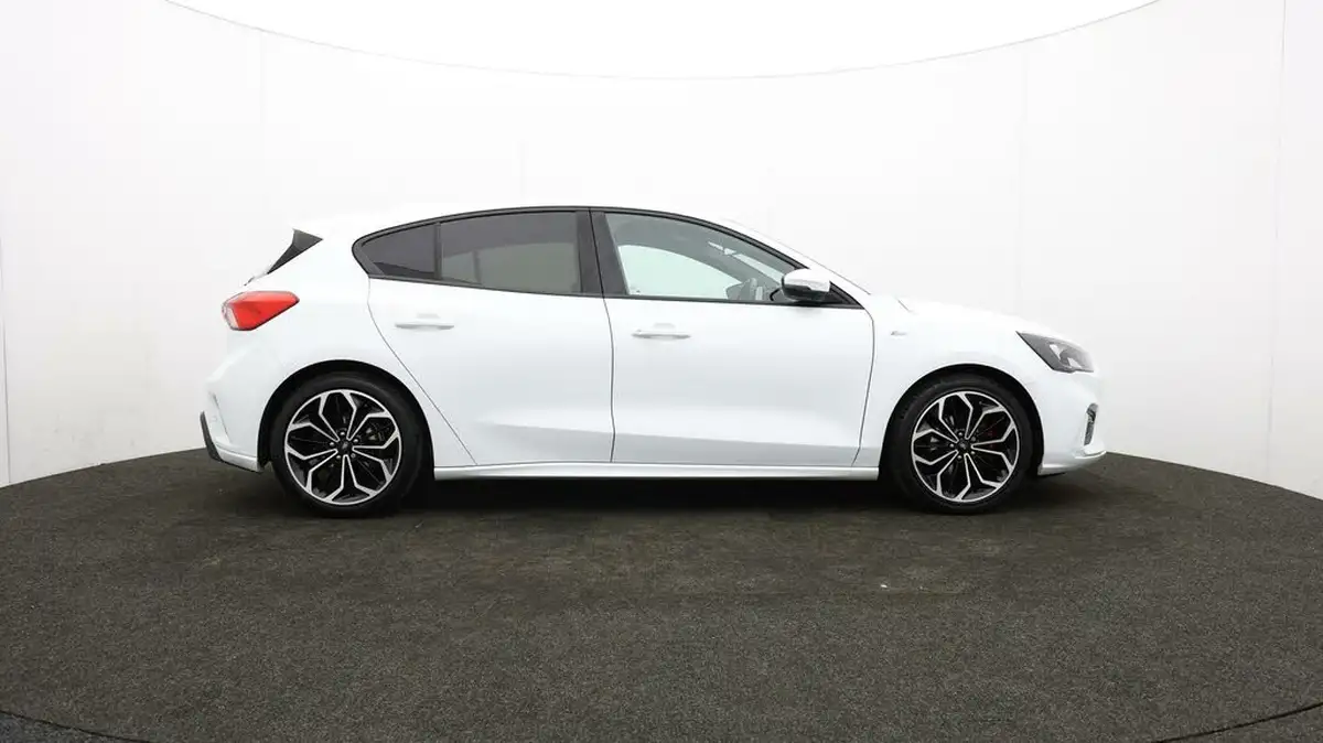 2019-ford-focus-10t-st-line-x-hatchback-big-39