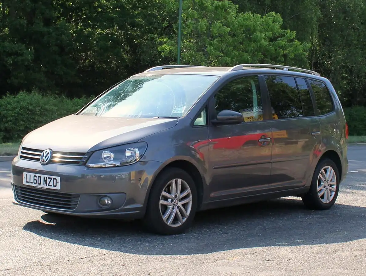 2010-volkswagen-touran-14-se-dsg-big-9