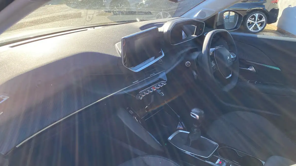 2021-peugeot-208-12-puretech-allure-premium-100bhp-big-11