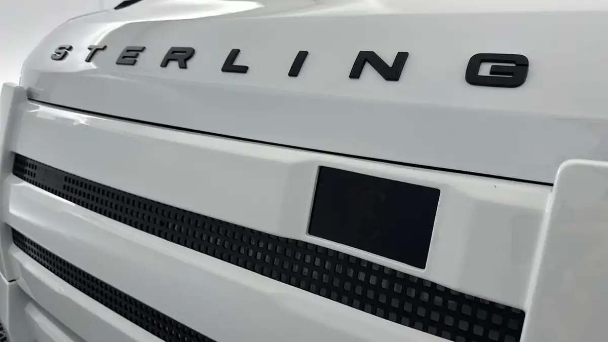 2024-land-rover-110-defender-big-29