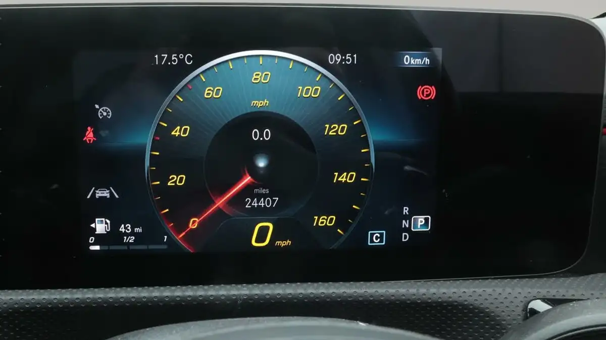 2021-mercedes-benz-a-class-20-a250-amg-line-executive-hatchback-5d-big-10