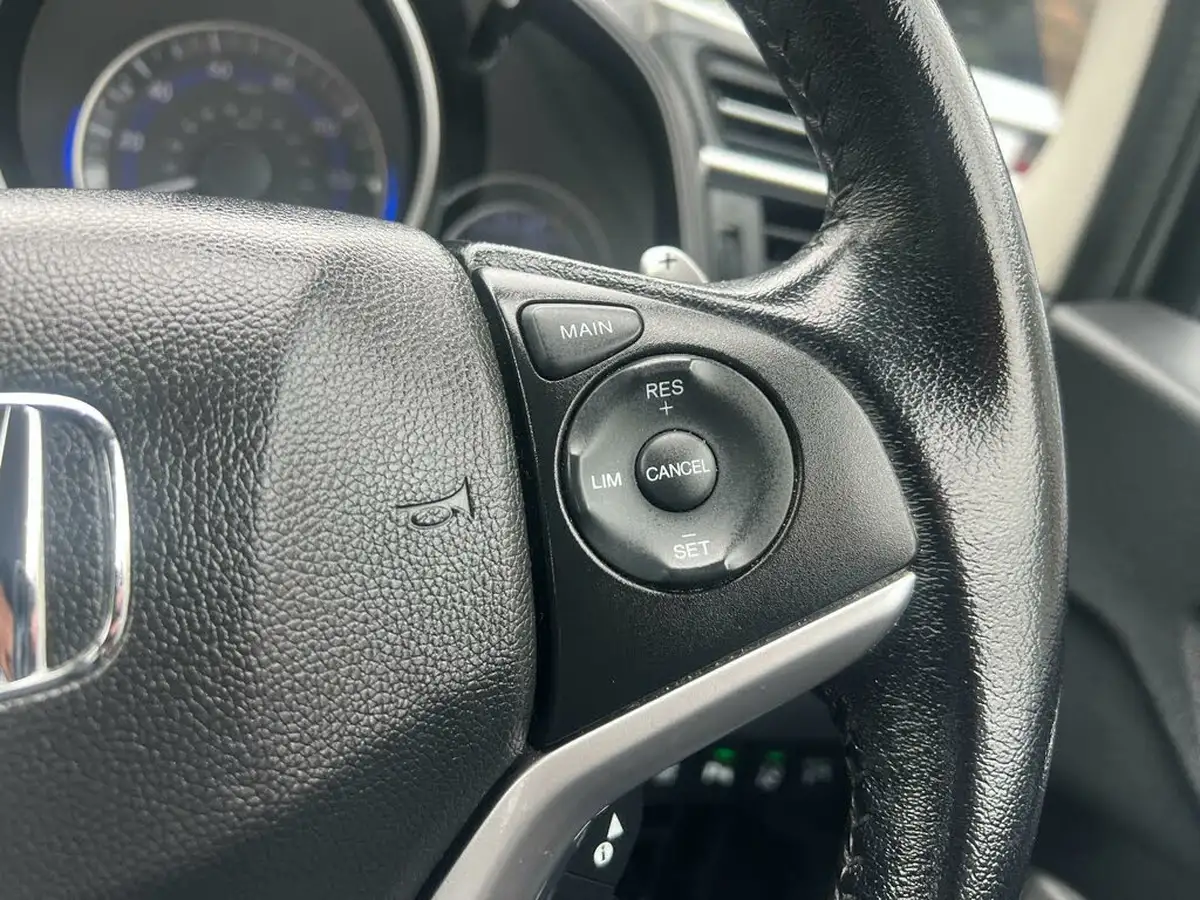 2016-honda-jazz-13-i-vtec-ex-cvt-big-26